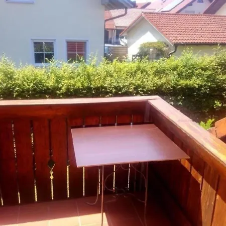 Umweltfreundliche, Ruhige Ferienwohnung In 2-famhaus, In Idyllischer Lage, Wallbox Apartment Osterhofen